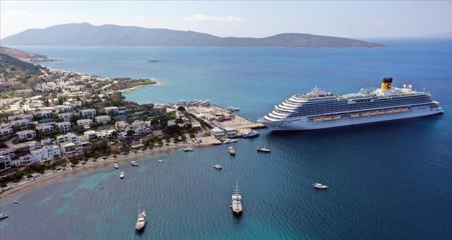 İtalya Bandıralı Kruvaziyer Costa Venezia Bodrum'a Geldi