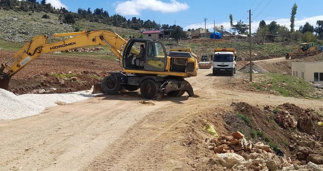 Kırsal Mahalle Yolları Büyükşehir’le Yenileniyor