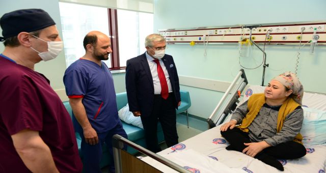 Ksü Tıp Fakültesi Hastanesinde Kapalı Baypas Ameliyatları Devam Ediyor