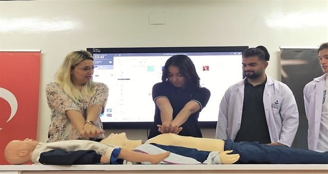 Liseli Öğrencilere Temel Yaşam Desteği Eğitimi Verildi
