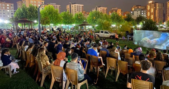 Açık Hava Sinemasına Yoğun İlgi