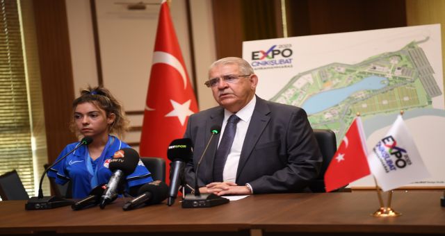 Başkan Mahçiçek Bu Kez İse Başarılarından Dolayı Sevilay’ı Ödüllendirdi