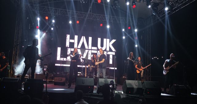 Elbistan'da Haluk Levent Binlerce Kişiye Konser Verdi