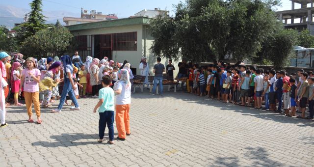 Gezici Kütüphane Öğrencilerle Buluşmaya Devam Ediyor