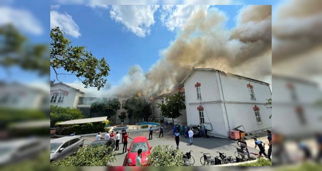 İstanbul'da Zeytinburnu Balıklı Rum Hastanesi Yandı