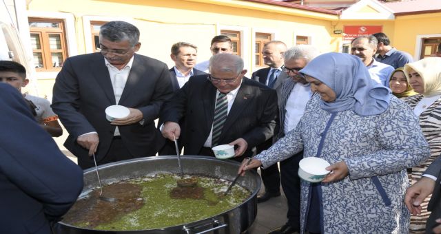 Onikişubat Belediyesi’nden Sevgi Evleri’ndeki Çocuklara Anlamlı Aşure İkramı