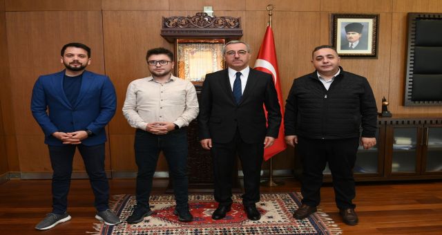 Başkan Güngör’den Ünlü İsimlere Kültür Yayınları Hediyesi