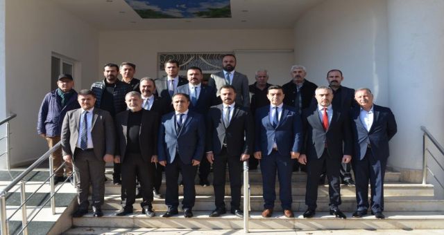 Başkan Demiröz ve Beraberindeki Heyet İlk Ziyaretini Erenler Derneğine Yaptı