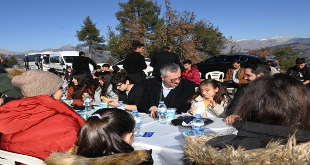 Başkan Güngör, Ali Kayası’nda Gençlerle Bir Araya Geldi