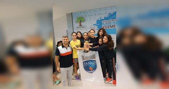 Sanko Okulları Öğrencileri Yüzmede Başarıya Doymuyor