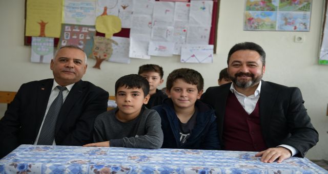 YKM öğrencilerinden kardeş okula hediye jesti