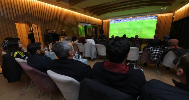 Başkan Güngör Gençlerle Derbiyi İzledi