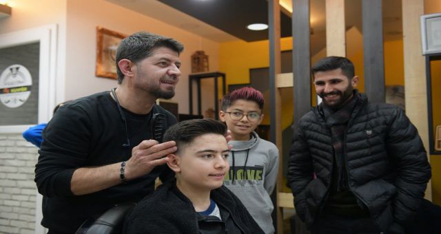 Başkan Gürbüz’ün İyiliği Yay Projesine Salon By Kuaförden destek