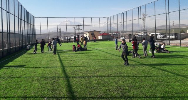 Büyükşehir’in Ekinözü’ne Kazandırdığı Halı Saha Beğeni Topladı