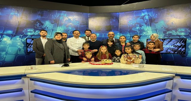 Miniklerden Sami dedelerine canlı yayında tatlı sürpriz!
