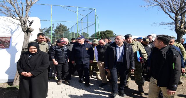 Başkan Güngör, Bakan Akar ile Birlikte Depremzedeleri Ziyaret Etti