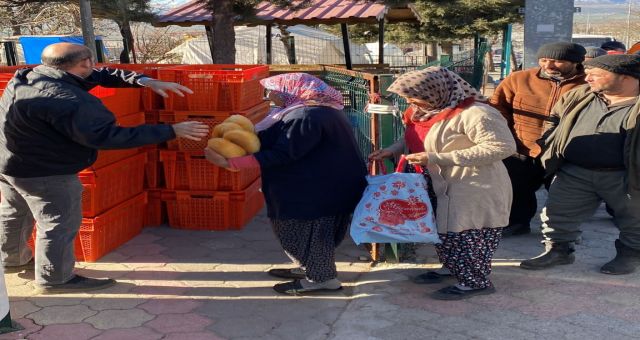 Büyükşehir’den 20 Noktada Sıcak Ekmek Dağıtımı