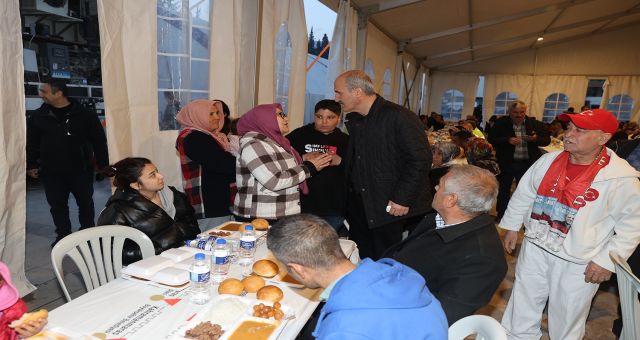 BAŞKAN OKAY, İFTAR ÇADIRLARINI ZİYARET EDEREK VATANDAŞLARLA HASBİHAL ETTİ