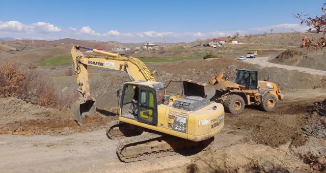 Büyükşehir Depremde Hasar Alan Yolları Yenilemeyi Sürdürüyor