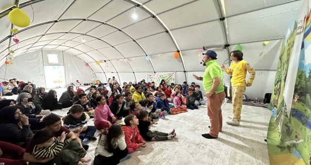 Büyükşehir Depremzede Miniklerin Yanında
