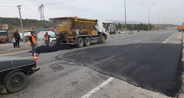 Kahramanmaraş'ta Hasar Gören Yollar Tamir Ediliyor