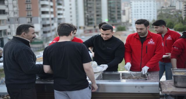 Alperen Ocakları deprem bölgesinde faaliyetlerini sürdürüyor