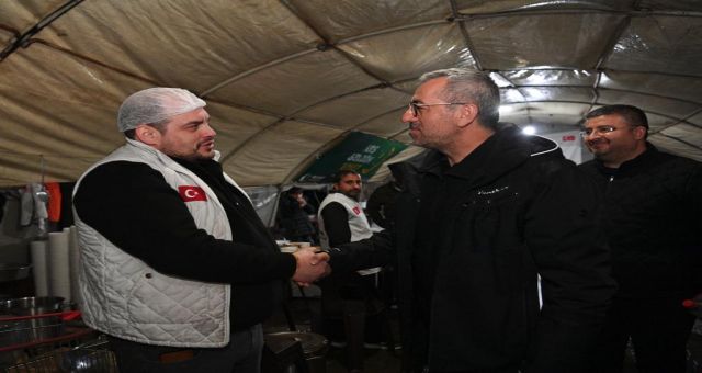 Başkan Güngör, İftar Sofralarında Vatandaşlarla Buluşmayı Sürdürüyor