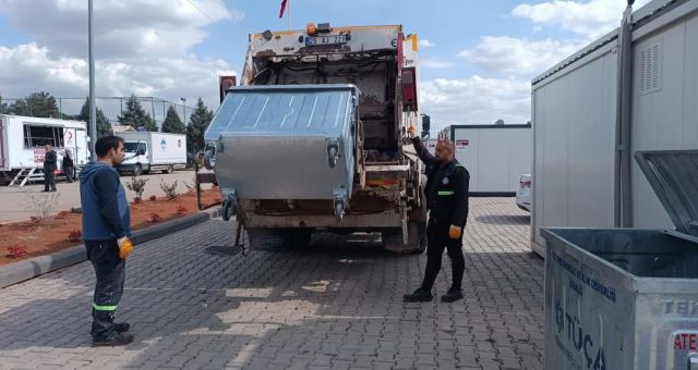 Büyükşehir 982 Noktada Temizlik Çalışmalarını Sürdürüyor