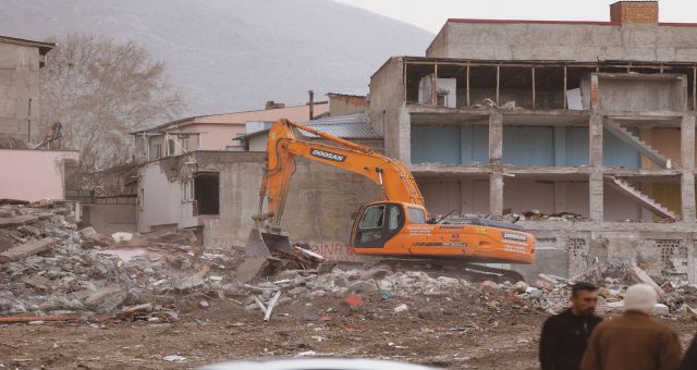 Gürbüz rakamlarla açıkladı: Elbistan’da 992 enkaz kaldırıldı!