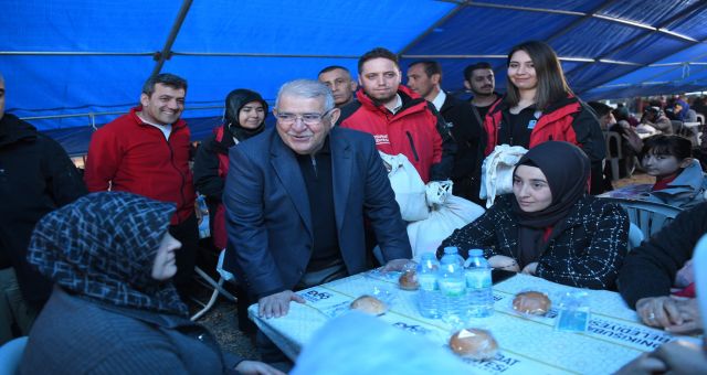Onikişubat Belediyesi, gönül sofrasını Döngele Mahallesi’nde kurdu