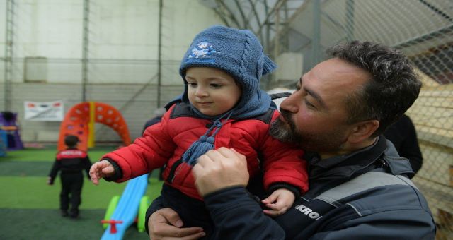 Ramazan Bayramı öncesinde hediyelerle yetim çocukların yüzü güldürülüyor