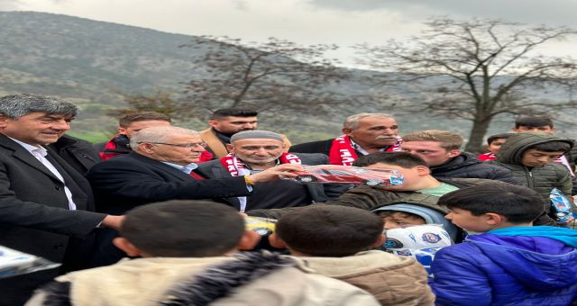 Şahinkayası, iftar programında Başkan Mahçiçek’i bağrına bastı