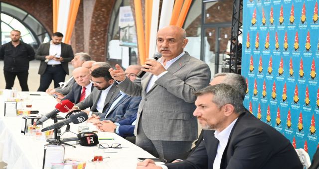 Bakan Kirişci Arasta’da muhtarlarla buluştu: Yepyeni bir Kahramanmaraş’ı inşa edeceğiz