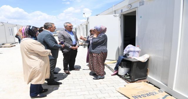 Başkan Güngör, Göksun Konteyner Kentte Depremzedelerle Bir Araya Geldi