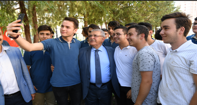 Başkan Mahçiçek; “Gençlerimiz, umudumuz ve geleceğimizdir”