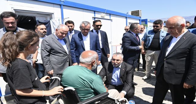 Bakan Işıkhan ve Başkan Güngör, Depremzedelerle Buluştu