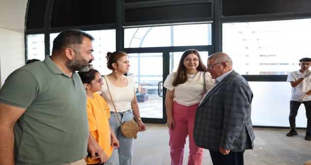Başkan Mahçiçek, YKS’de dereceye giren öğrencilerle buluştu