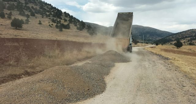 Büyükşehir, Göksun’da 5 Mahalleye Ulaşım Sağlayan Grup Yolunu Yeniliyor