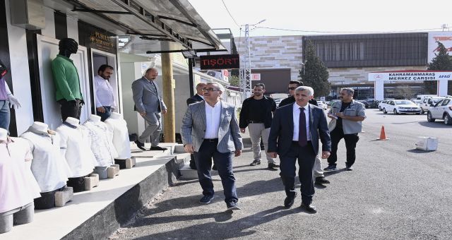 Başkan Güngör ve Vali Ünlüer, Geçici Çarşıda Esnaflarla Bir Araya Geldi