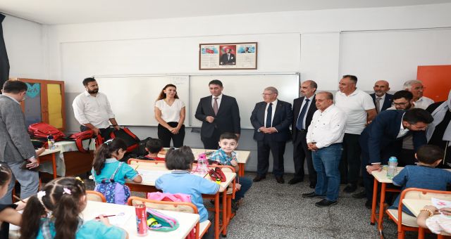 Bu yıl da kitaplar devletten, çanta ve kırtasiyeler Onikişubat Belediyesi’nden