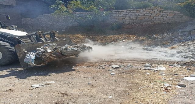 Büyükşehir, İnşaat Atıkları ve Enkaz Kalıntılarını Temizlemeyi Sürdürüyor