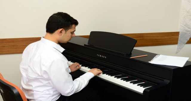 KSÜ Güzel Sanatlar Fakültesi Resim ve Müzik Bölümlerine Girmek İsteyen Öğrenciler, Özel Yetenek Sınavlarında Ter Döktü