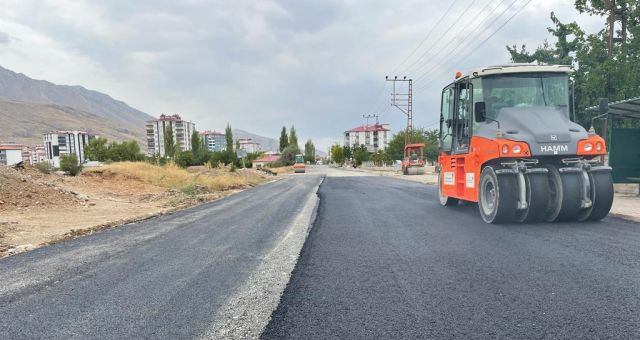 Büyükşehir, Elbistan’da Darende Caddesi’ni Yeniliyor
