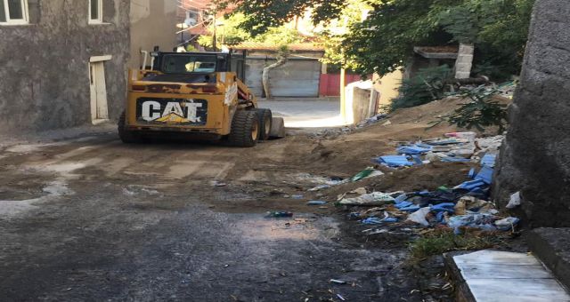 Büyükşehir, Dulkadiroğlu ve Onikişubat’ta Hafriyat Temizliğini Sürdürüyor
