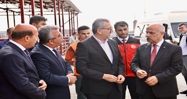 Depremde Hayvanları Telef Olan Üreticilere, Büyükbaş Hayvanları Teslim Edildi