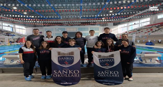 SANKO OKULLARI ÖĞRENCİLERİ YÜZMEDE BÖLGE İKİNCİSİ OLDU