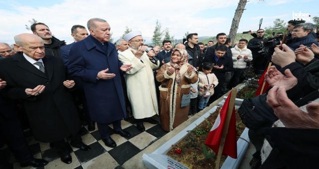 Cumhurbaşkanı Erdoğan, Kahramanmaraş'ta Kapıçam Deprem Mezarlığını Ziyaret Etti!