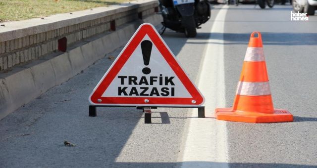 Kahramanmaraş'ta Otomobil Refüje Çarptı: 3 Yaralı!