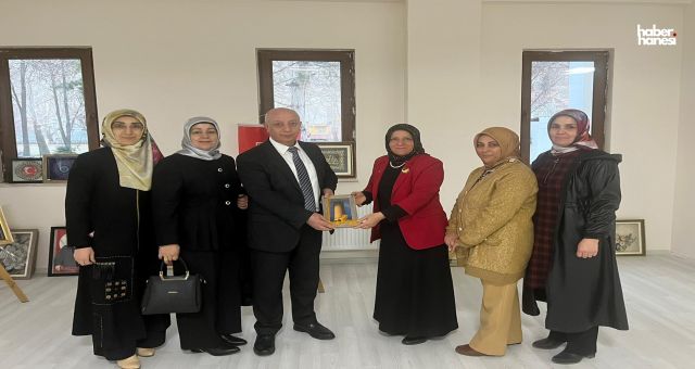 KİÜ Yeşilay Topluluğu’ndan Yetim Koordinasyon Merkezine Kitap Bağışı