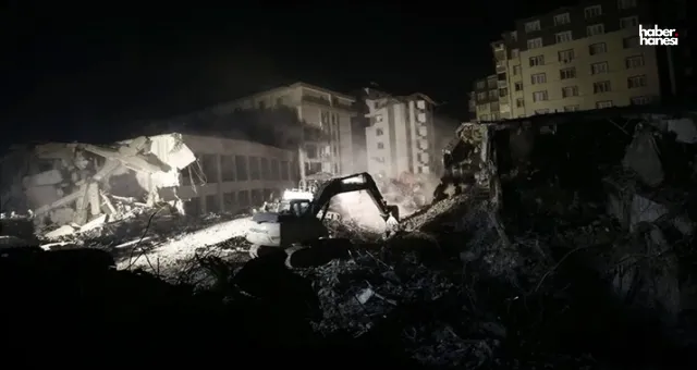 Antakya'daki Rönesans Rezidans Enkazı: Kayıplar Hala Aranıyor